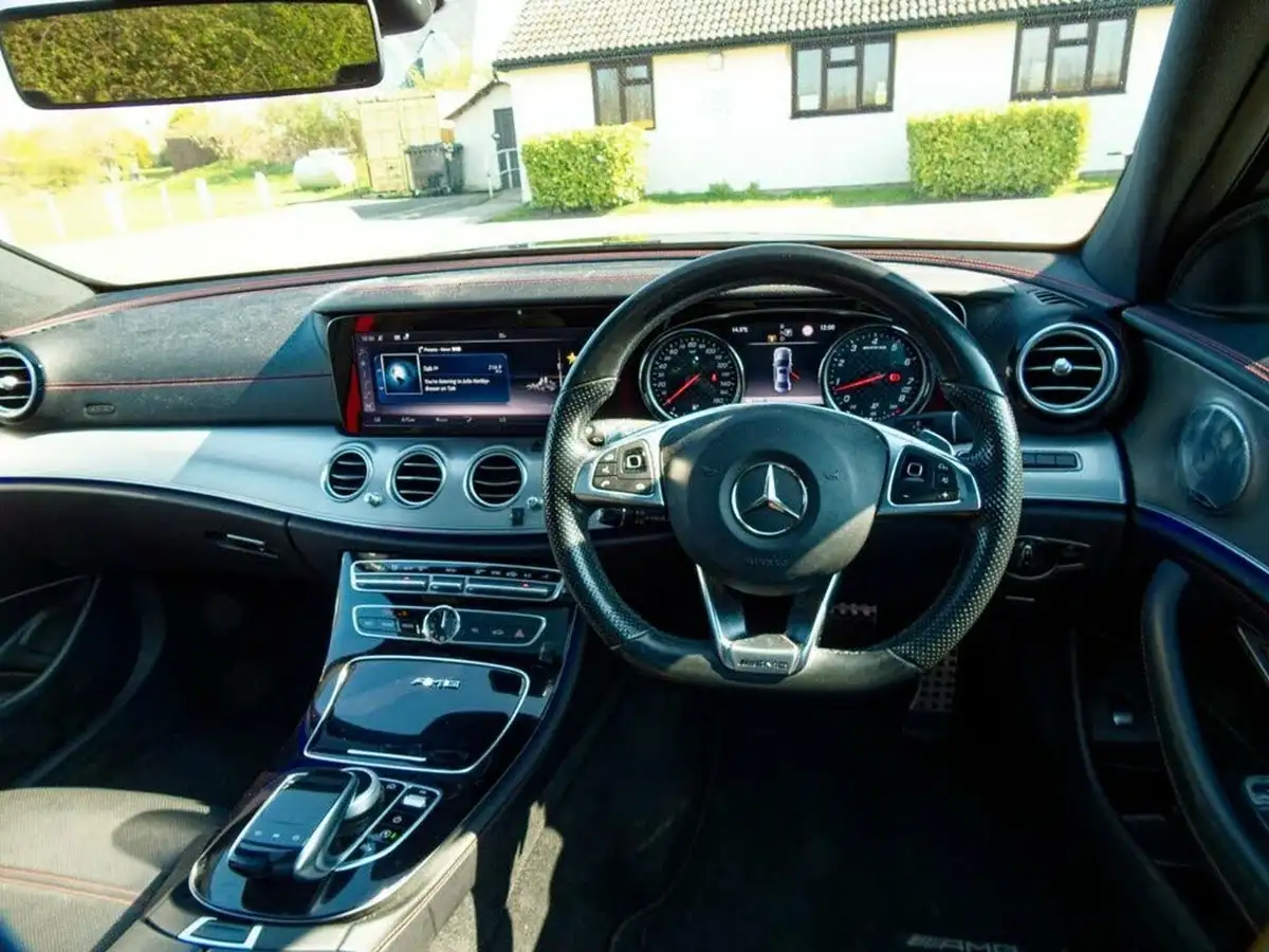 2017-mercedes-benz-e-class-30-e43-amg-premium-plusss-saloon-4d-big-32