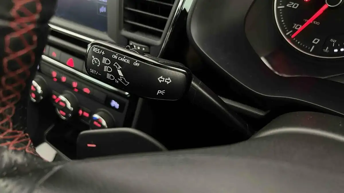2019-seat-leon-20-tsi-fr-hatchback-big-36