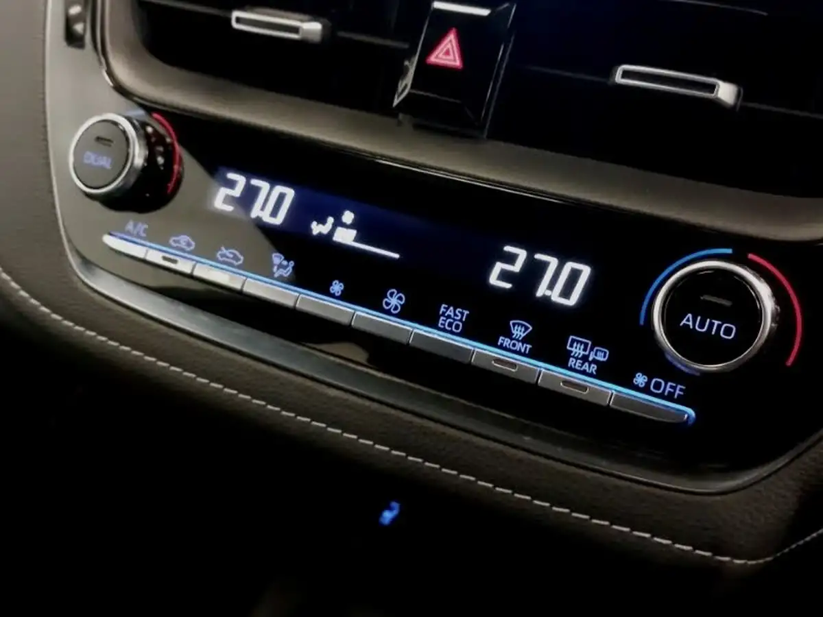 2022-toyota-corolla-20-vvt-i-icon-tech-hatchback-big-12