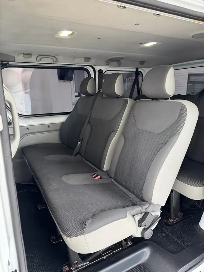 2010-vauxhall-vivaro-20td-2900-swb-combi-big-14