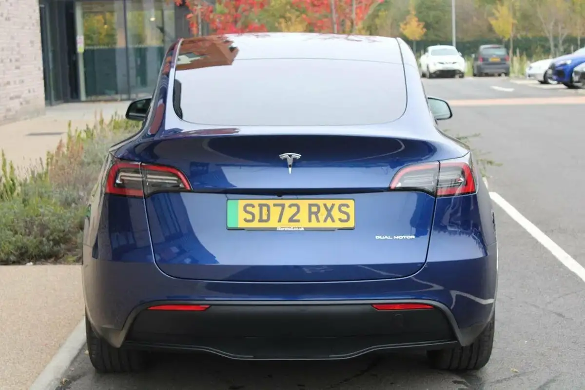 2023-tesla-model-y-e-long-range-big-7