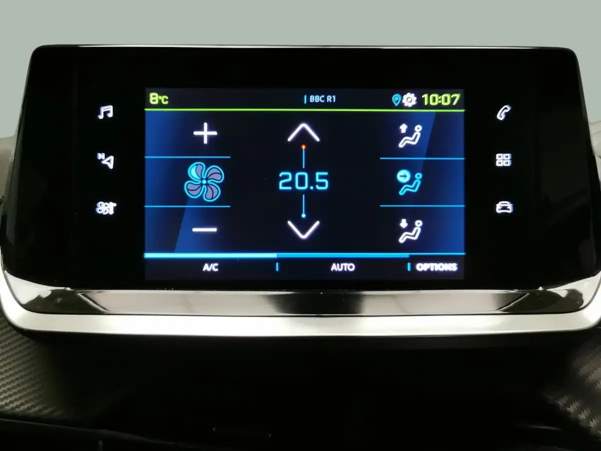 2020-peugeot-208-e-allure-big-12