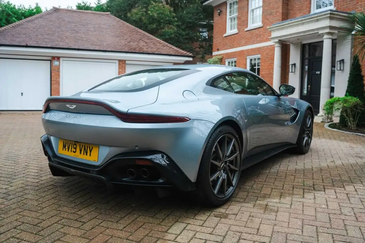 2019-aston-martin-vantage-40-v8-vantage-big-10