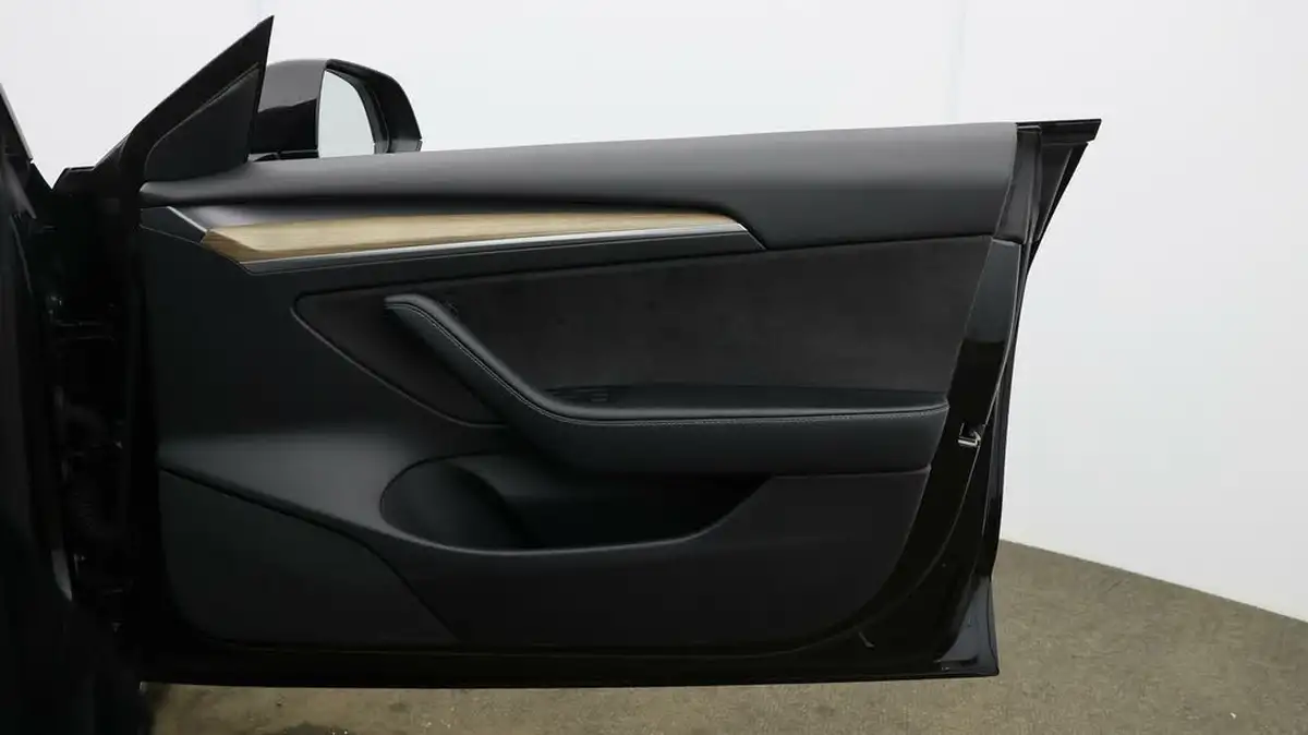 2021-tesla-model-3-e-long-range-awd-big-14
