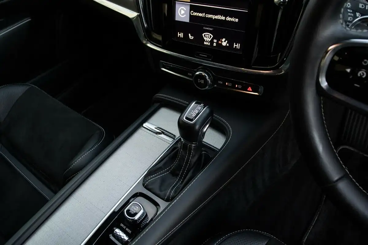 2019-volvo-s90-20td-d4-r-design-plus-big-32