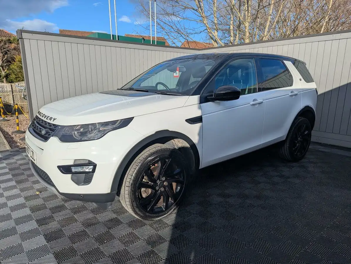 2017-land-rover-discovery-sport-20sd4-hse-black-big-8