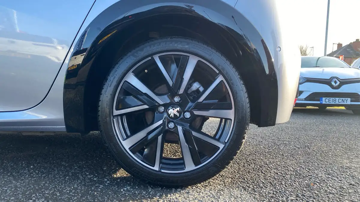 2021-peugeot-208-12-puretech-gt-premium-100bhp-big-14