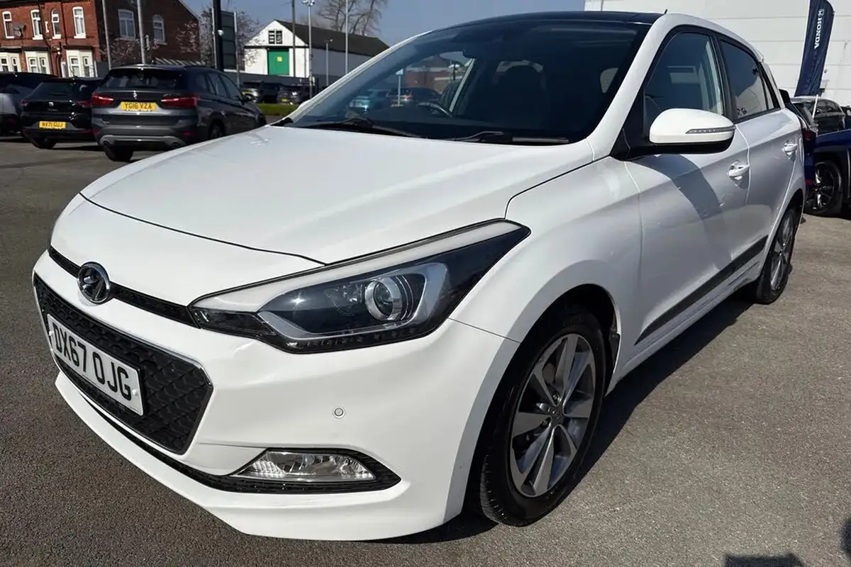 2017-hyundai-i20-12-premium-se-nav-big-40