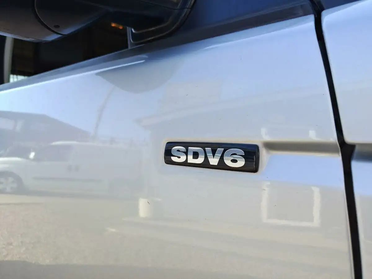 2016-land-rover-discovery-30-sd-v6-se-big-37