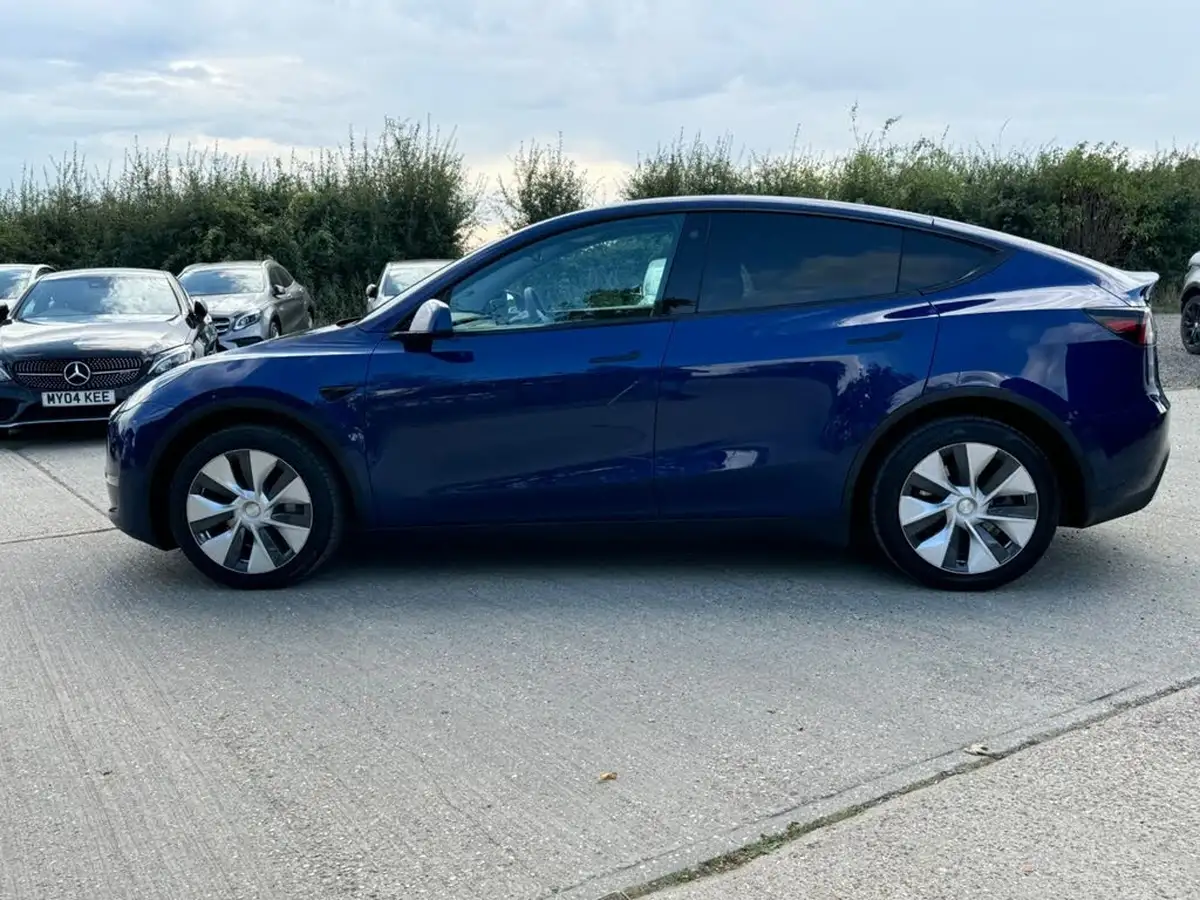 2023-tesla-model-y-e-long-range-big-2
