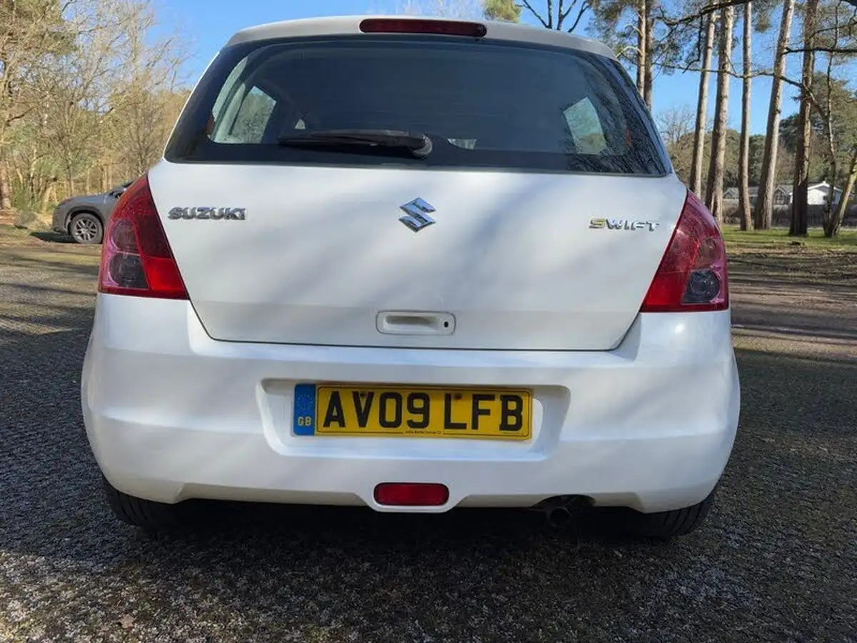 2009-suzuki-swift-15-glx-5d-big-11