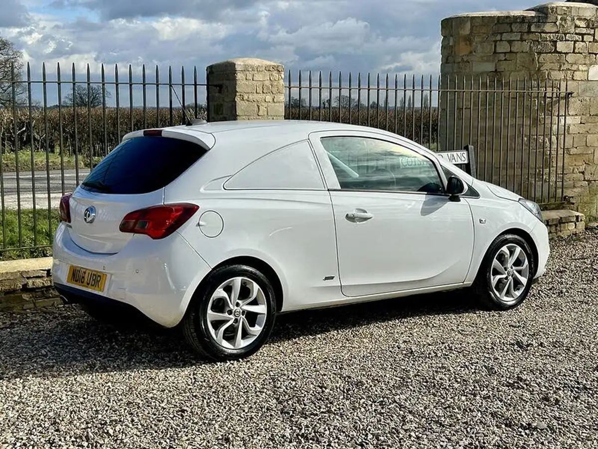 2016-vauxhall-corsavan-13td-sportive-big-13