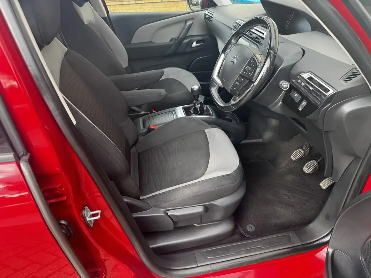 2016-citroen-grand-c4-picasso-16bluehdi-exclusive-big-28