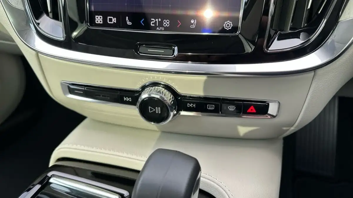 2025-volvo-v60-20-t8-ultra-big-43