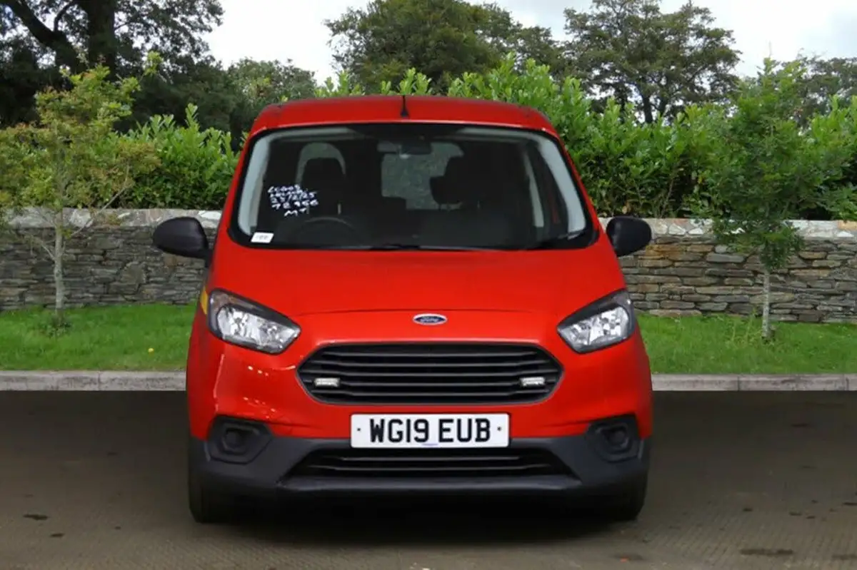 2019-ford-transit-courier-15tdci-base-75pseu6dt-kombi-big-11