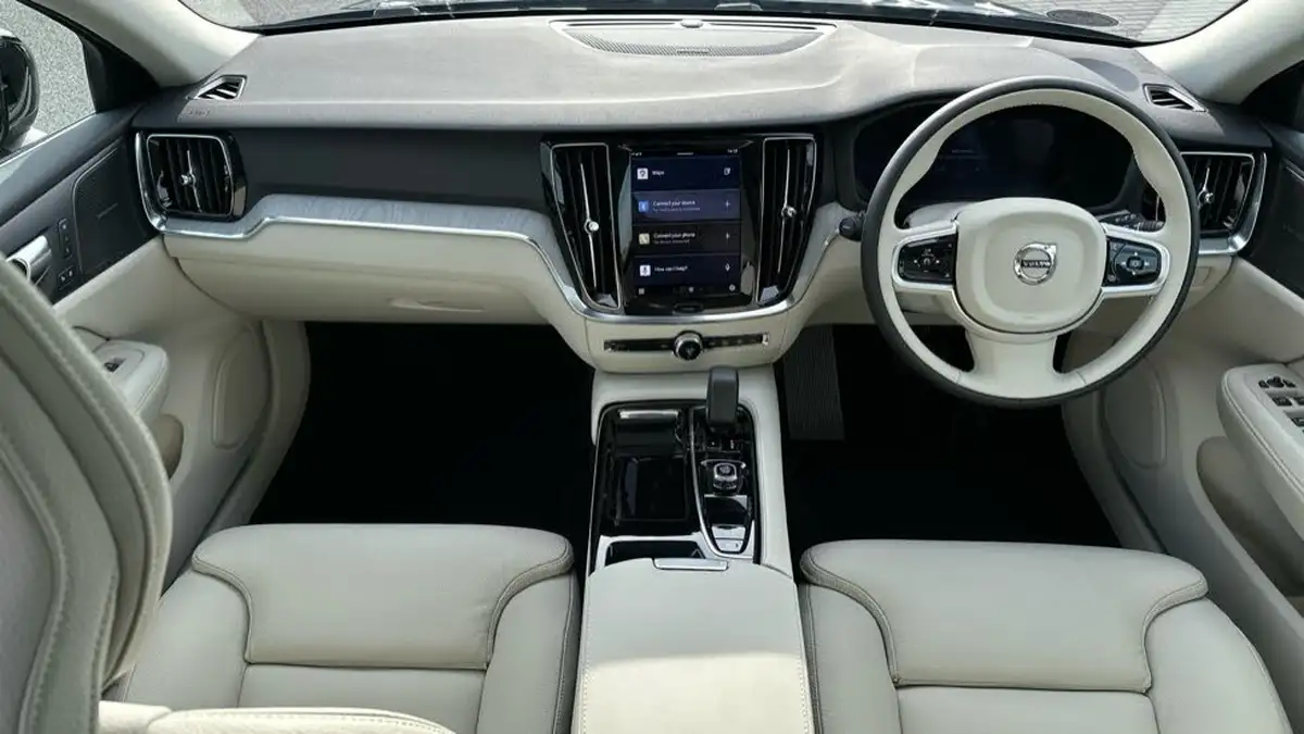 2025-volvo-v60-20-t8-ultra-big-19