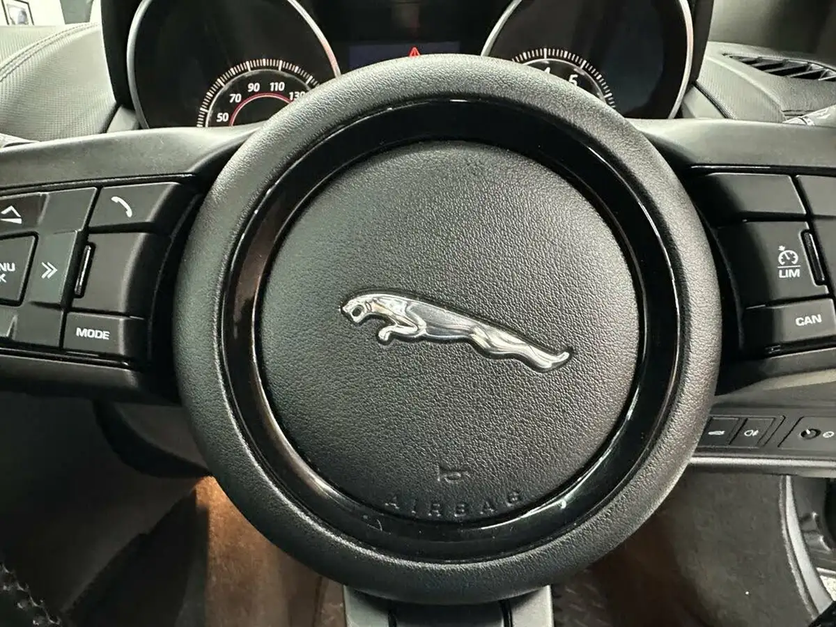 2015-jaguar-f-type-30-v6-coupe-quickshift-big-24