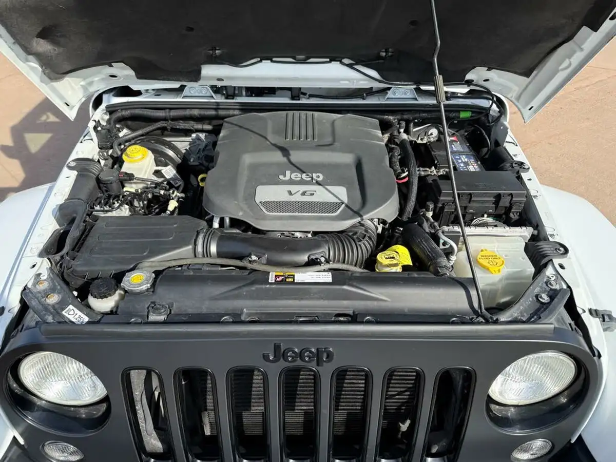 2014-jeep-wrangler-36-overland-v6-unlimited-5d-big-13