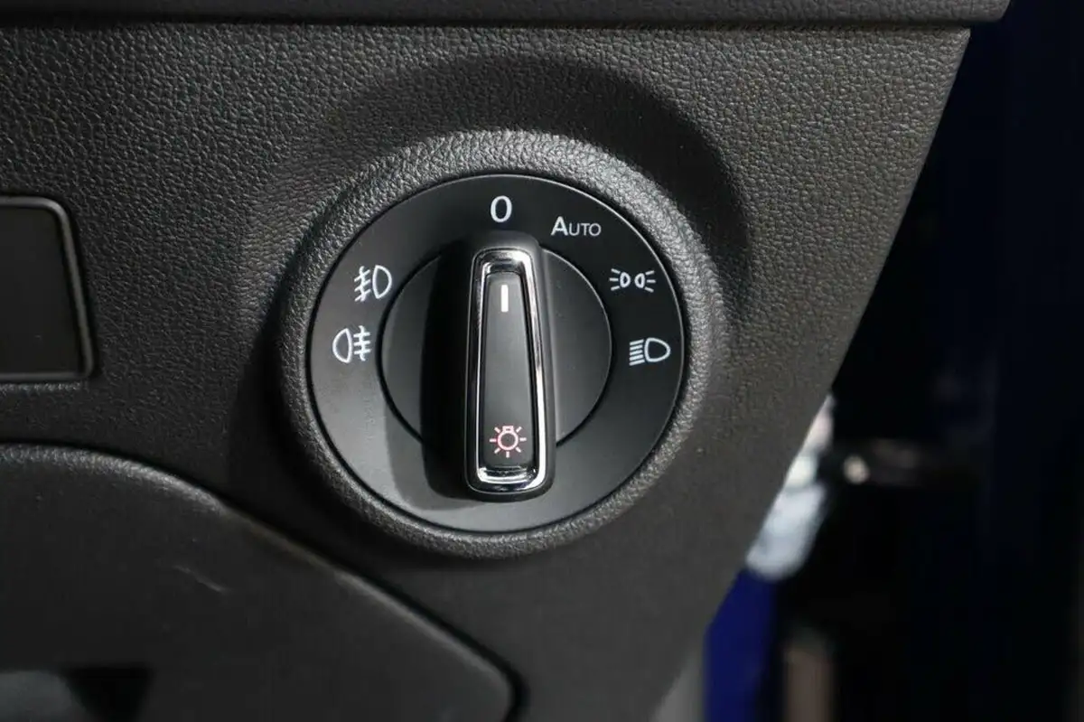 2019-seat-leon-20-tsi-fr-sport-hatchback-big-20