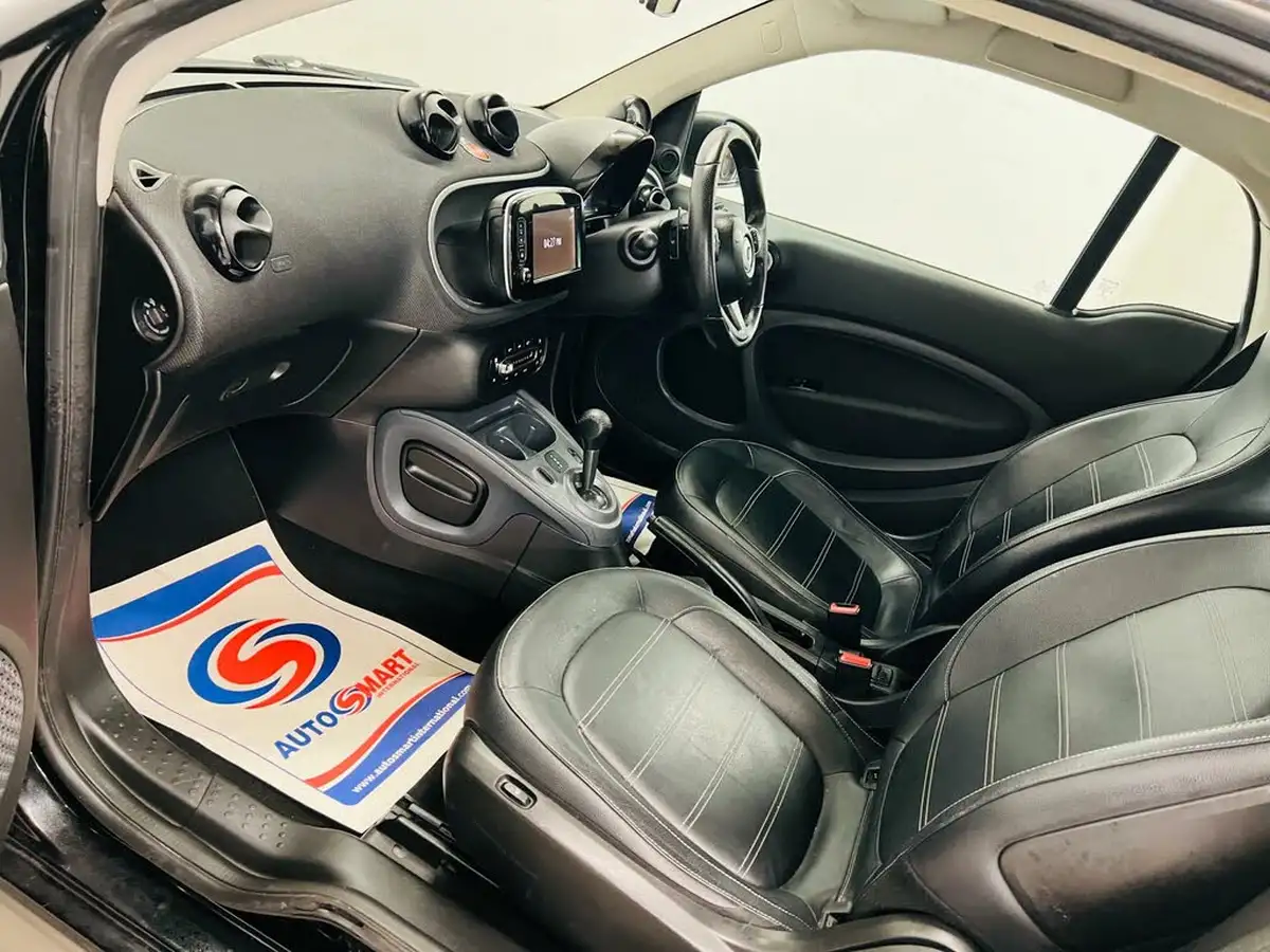 2016-smart-fortwo-10-edition-black-twinamic-big-29