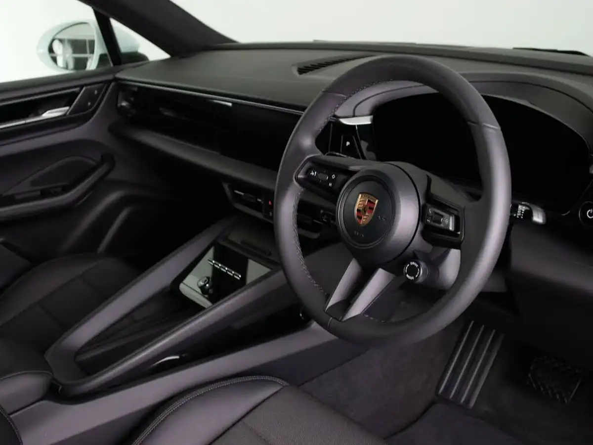 2025-porsche-macan-e-electric-big-6
