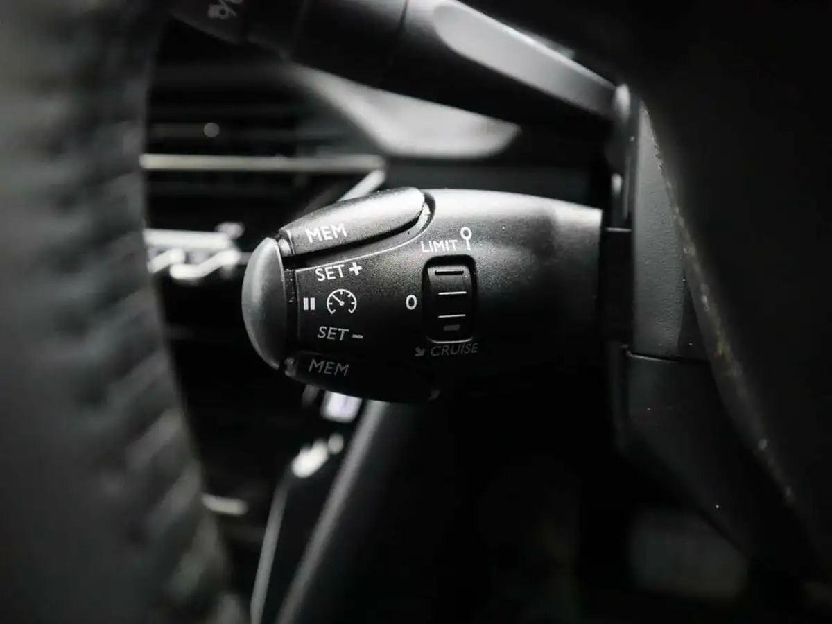 2024-peugeot-2008-suv-e-allure-136ps-50kwh-big-31