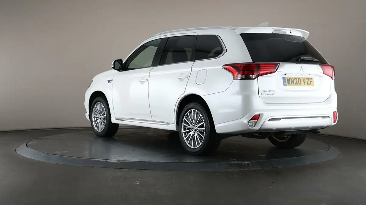 2020-mitsubishi-outlander-24-dynamic-phev-big-71