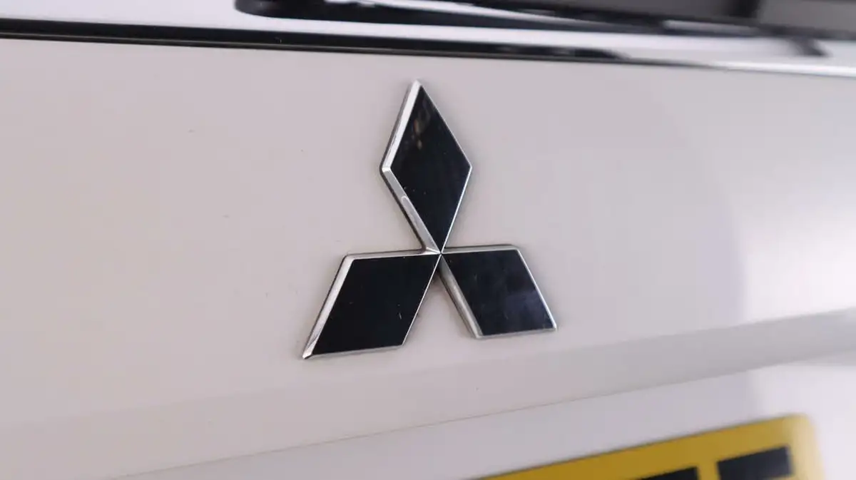 2020-mitsubishi-outlander-24-dynamic-phev-big-19