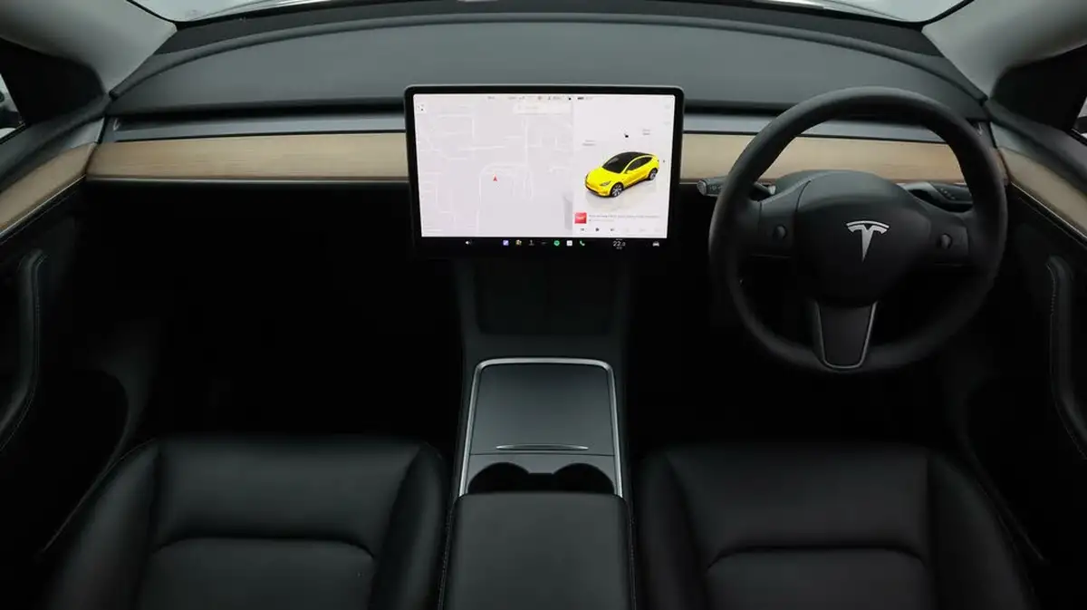2022-tesla-model-y-e-long-range-big-13