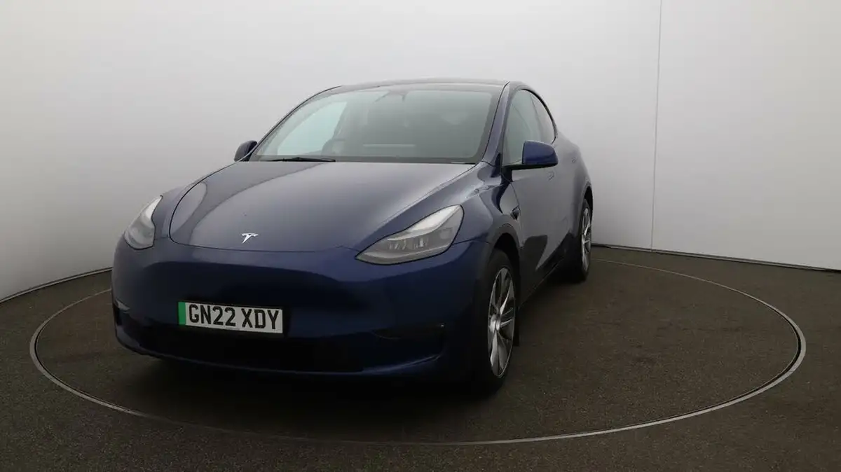 2022-tesla-model-y-e-long-range-big-37