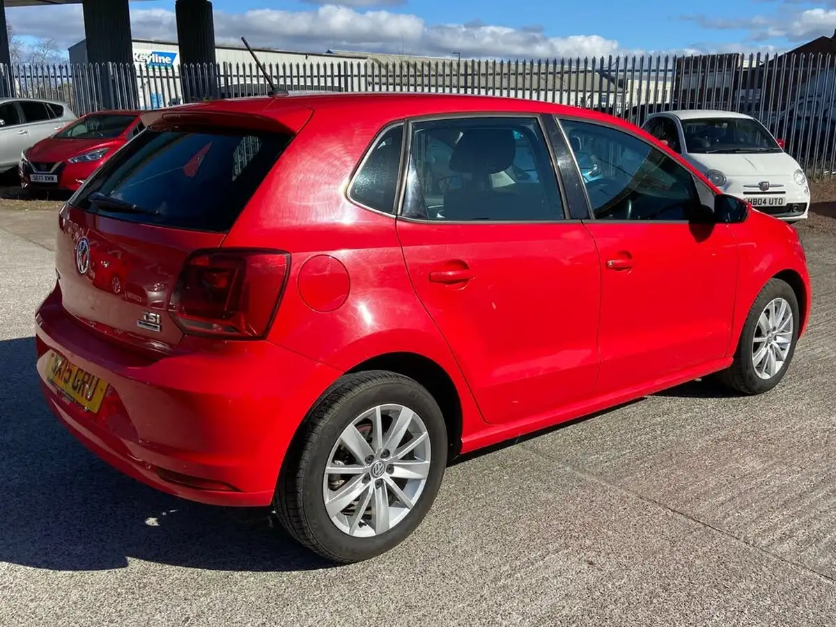 2015-volkswagen-polo-12-tsi-se-5d-big-9