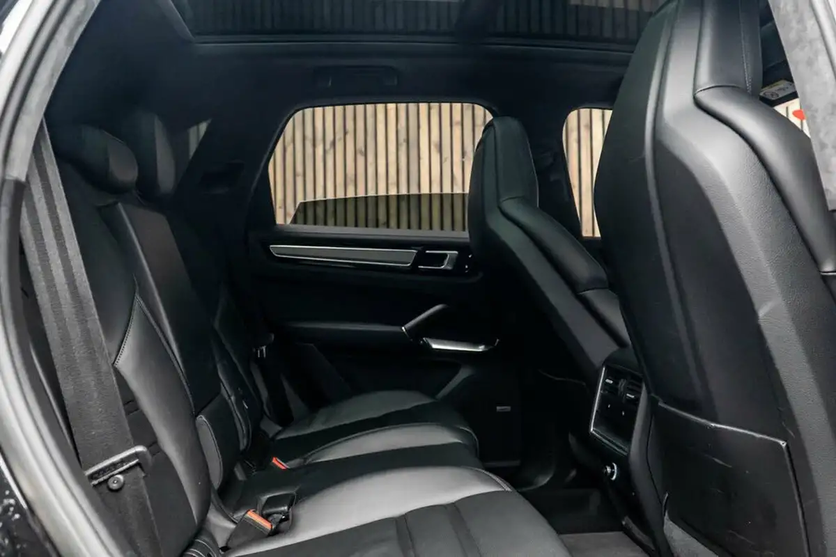 2018-porsche-cayenne-40-v8-turbo-big-38