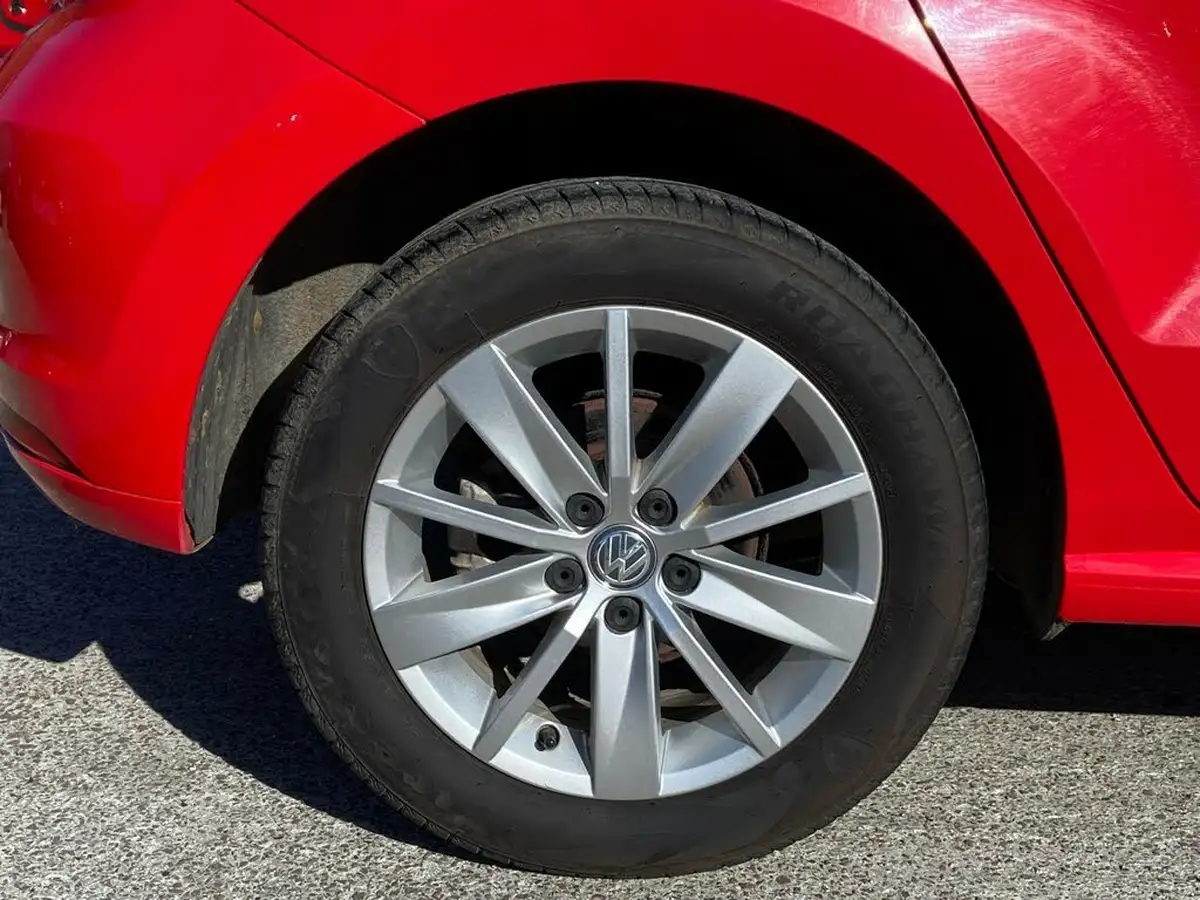 2015-volkswagen-polo-12-tsi-se-5d-big-32