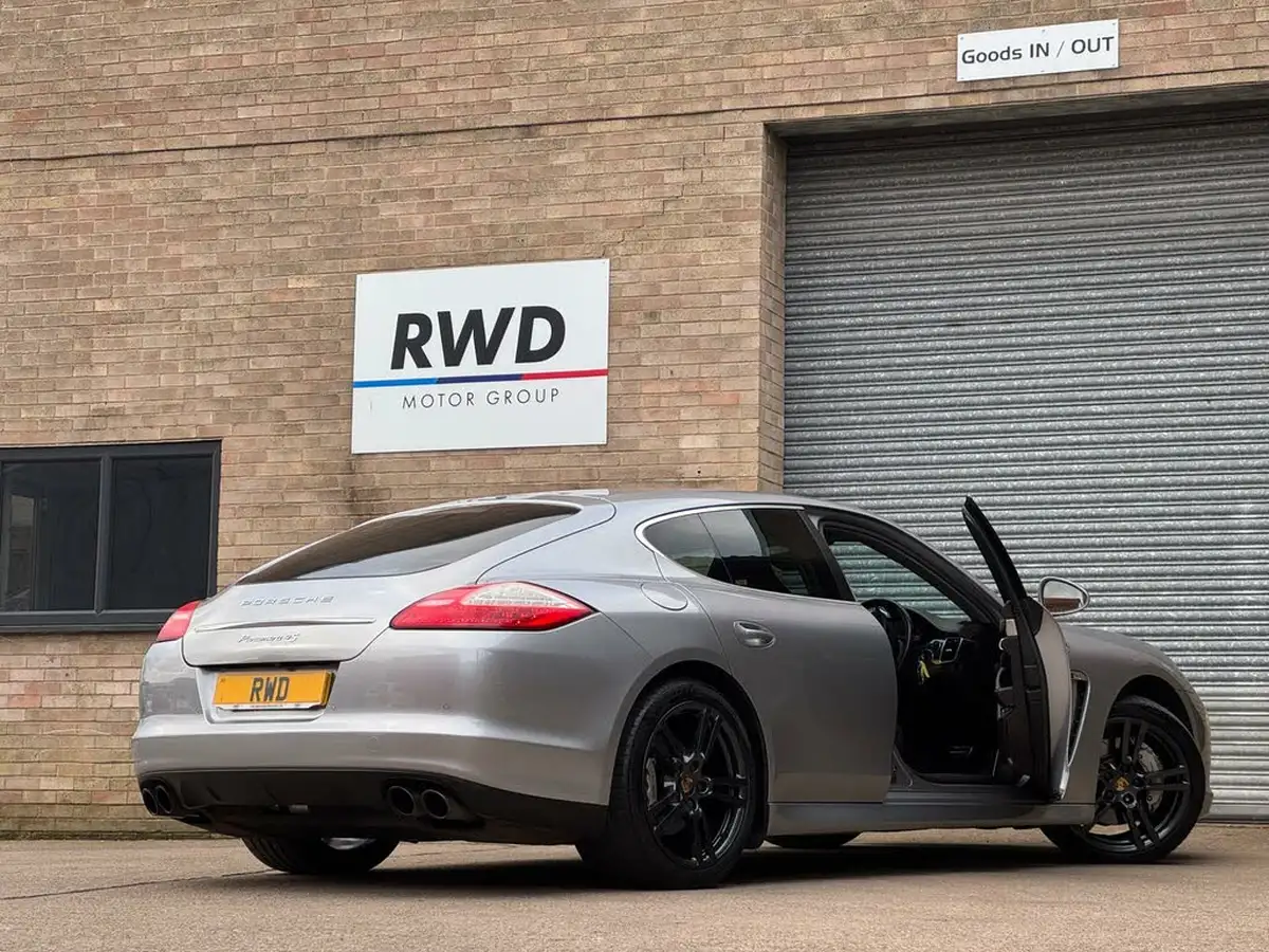 2010-porsche-panamera-48-4s-big-31
