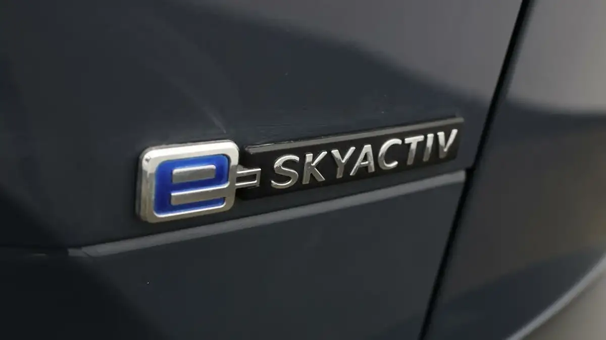 2021-mazda-mx-30-e-sport-lux-big-19