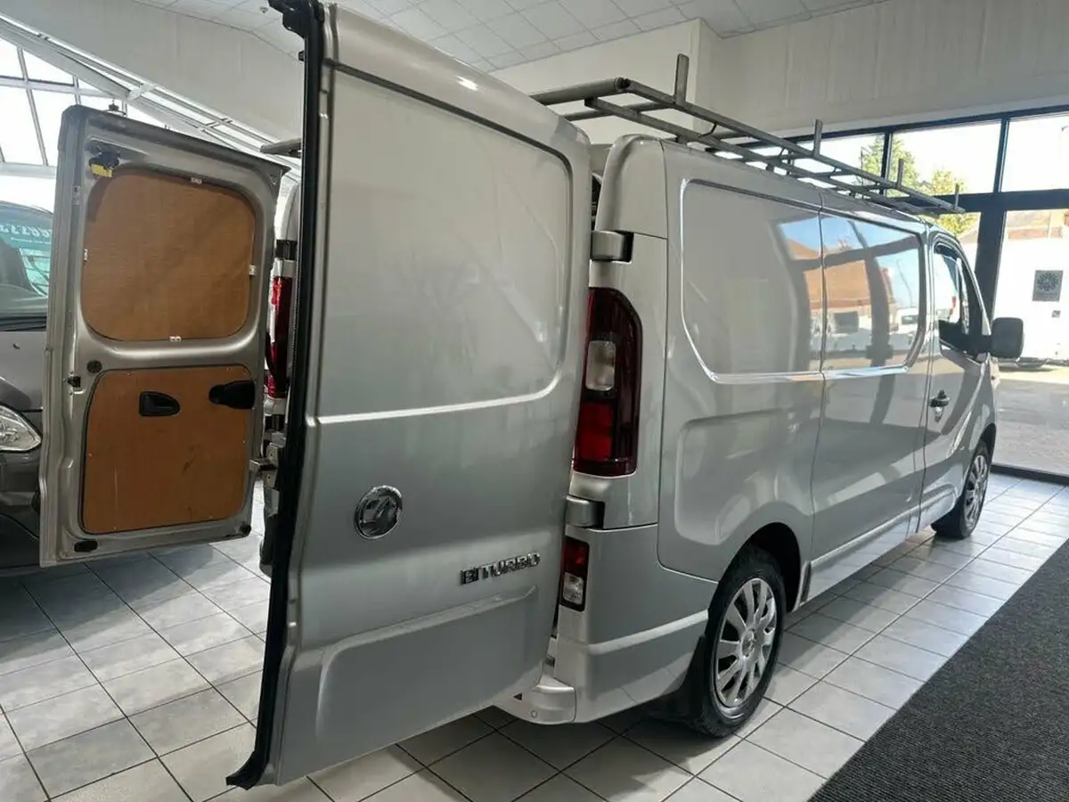 2015-vauxhall-vivaro-16cdti-sportive-2700-ecoflex-l1h1-120ps-big-20