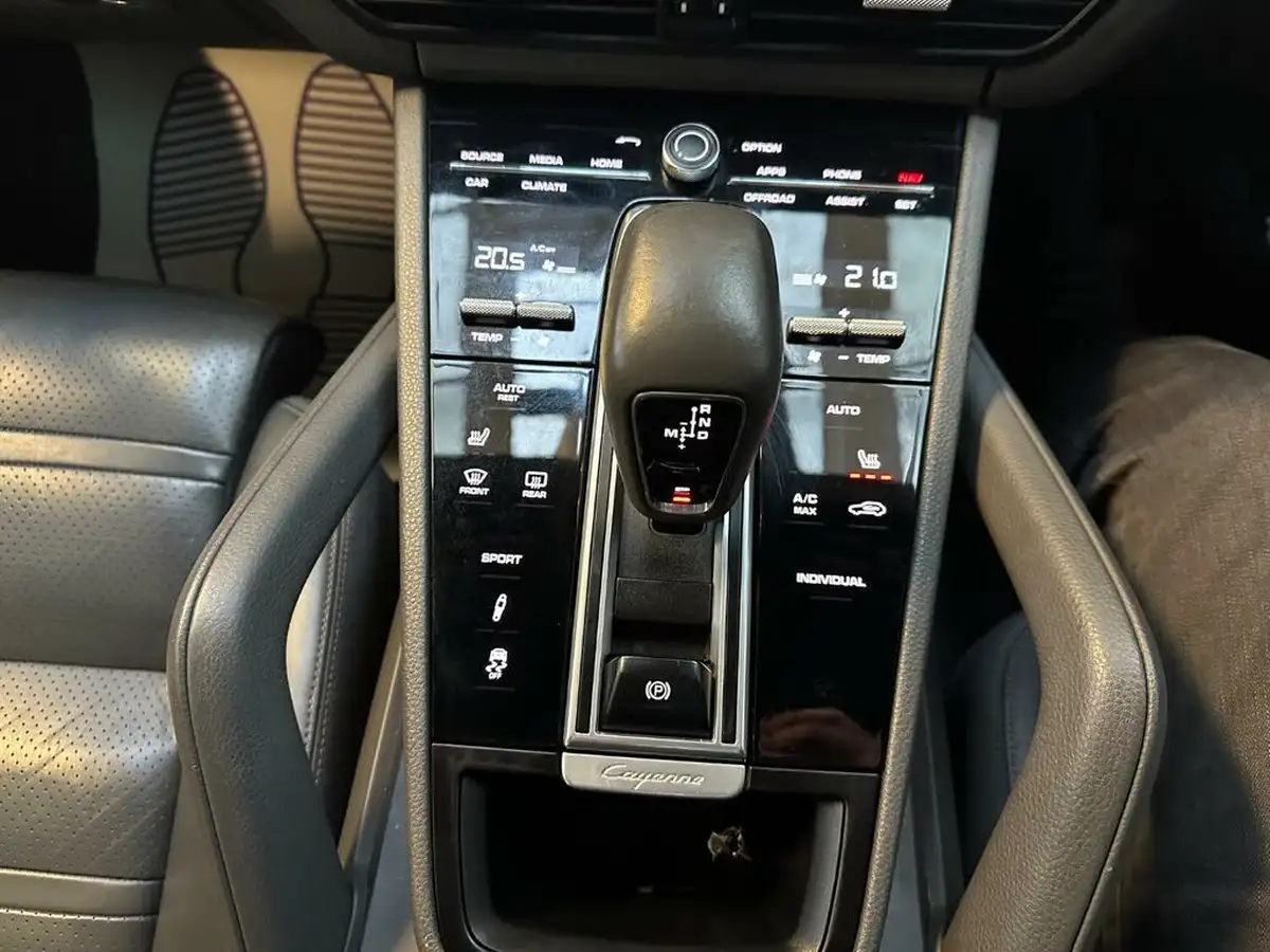 2019-porsche-cayenne-30-v6-coupe-big-57