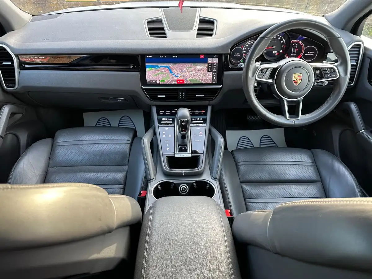 2019-porsche-cayenne-30-v6-coupe-big-9