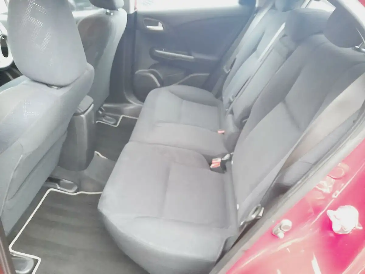 2014-honda-civic-16td-se-plus-hatchback-big-10