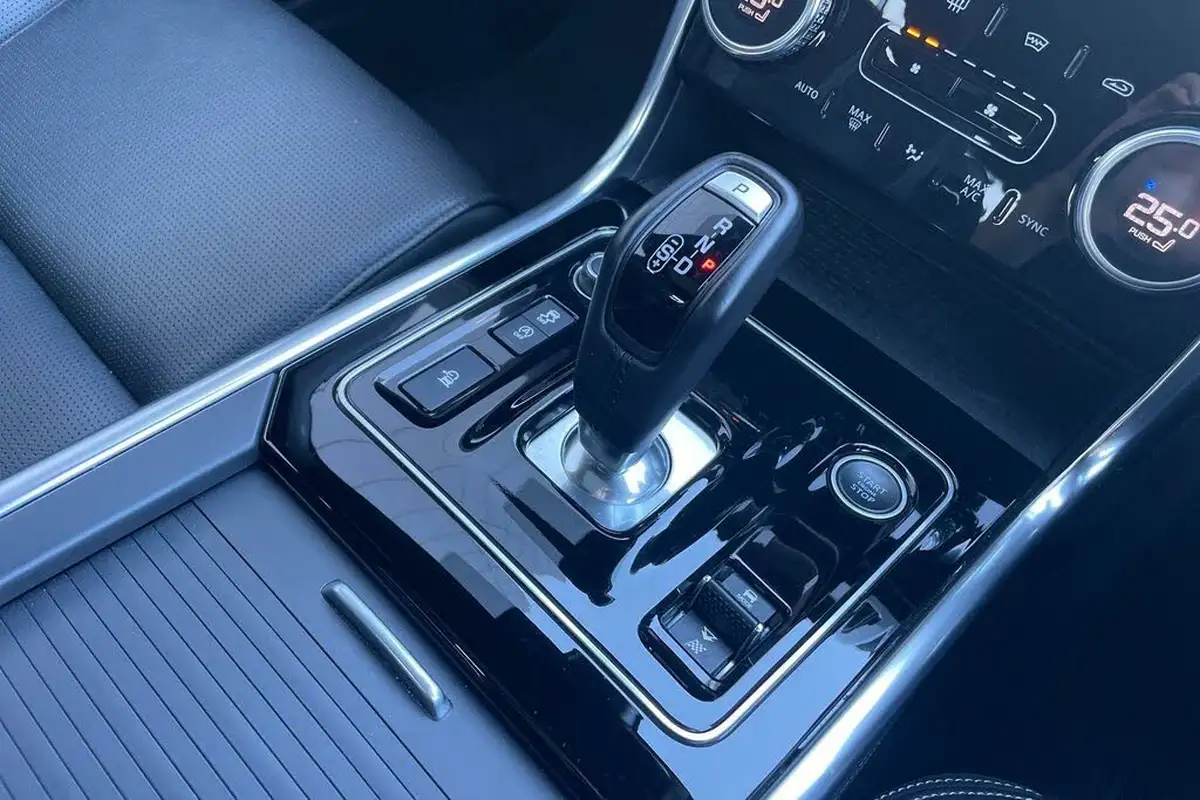 2021-jaguar-xe-20-p250-r-dynamic-black-big-44