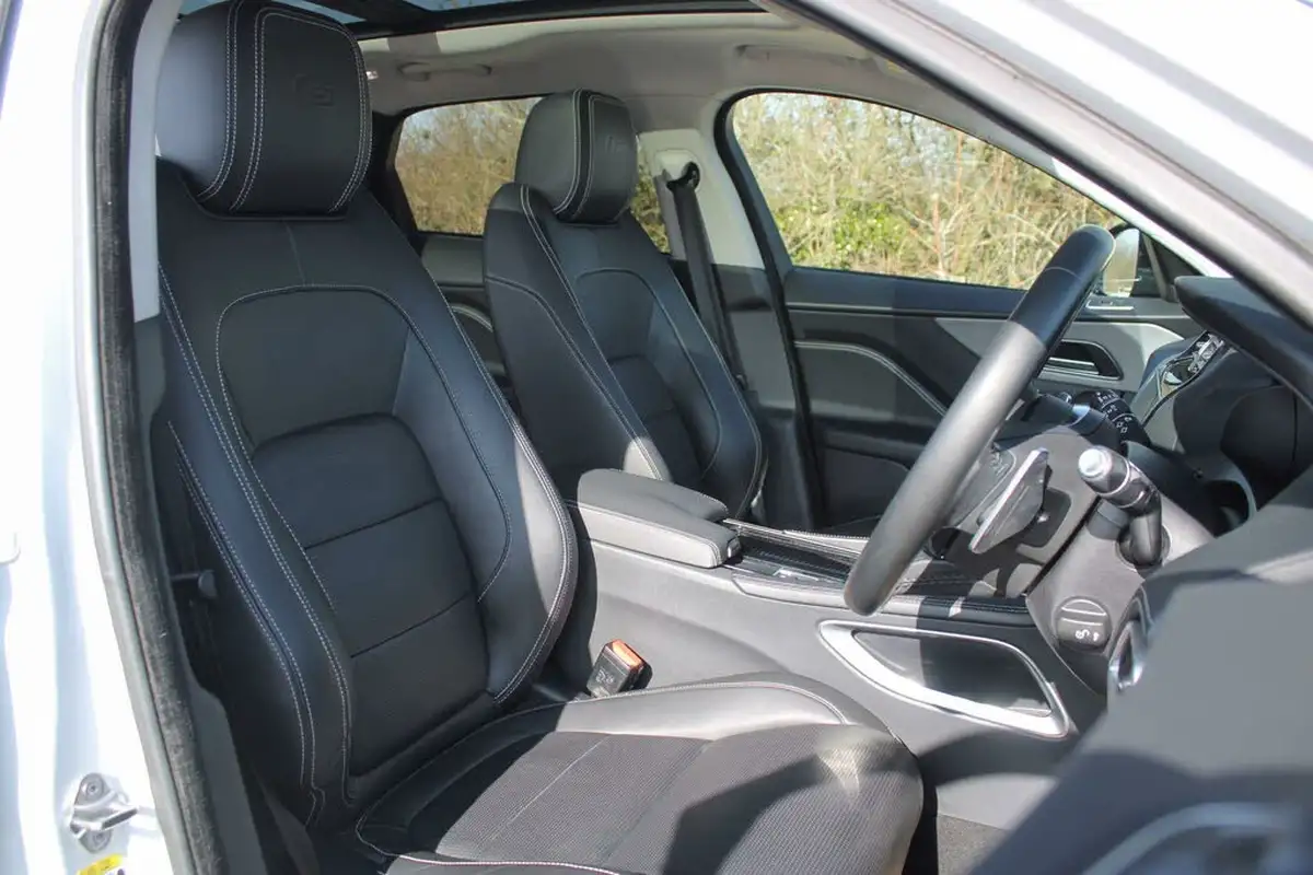 2017-jaguar-f-pace-30-v6-sc-s-30-big-3