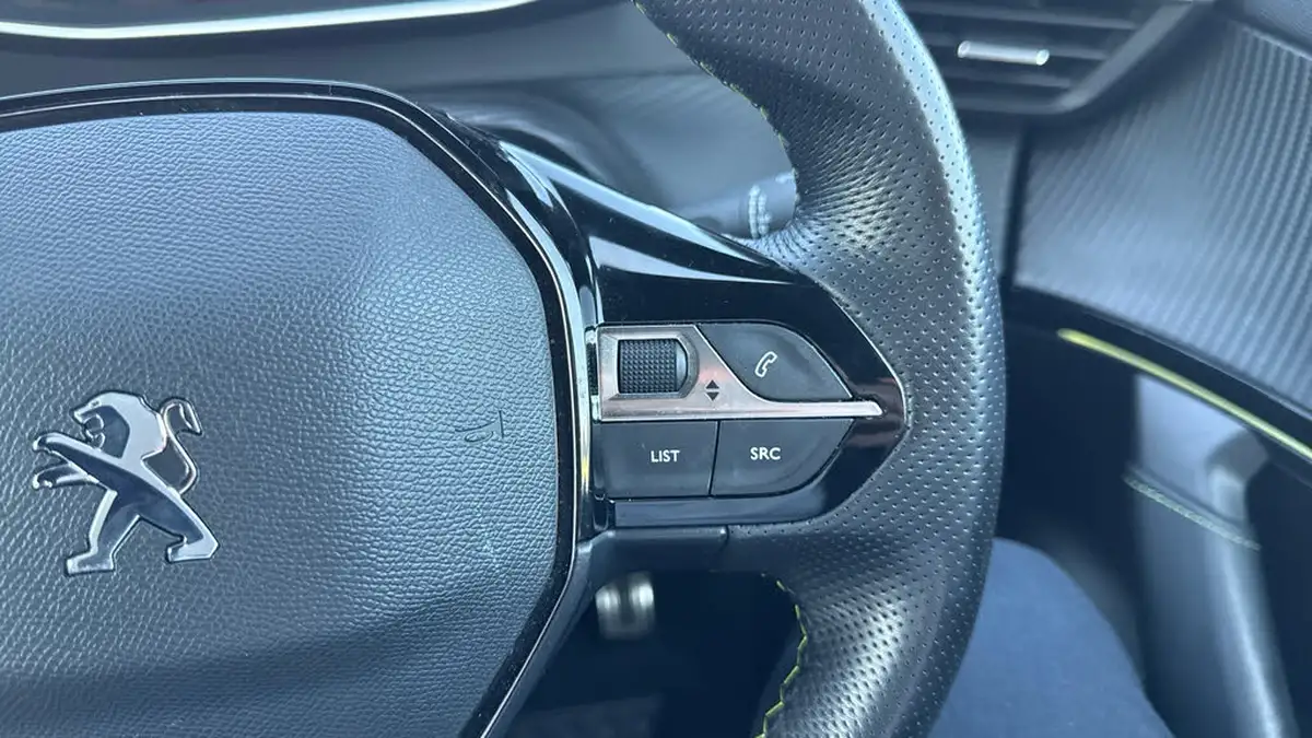 2022-peugeot-2008-suv-12-puretech-gt-big-27