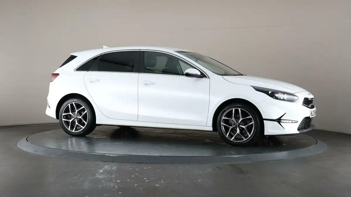 2022-kia-ceed-15-t-gdi-3-hatchback-big-50