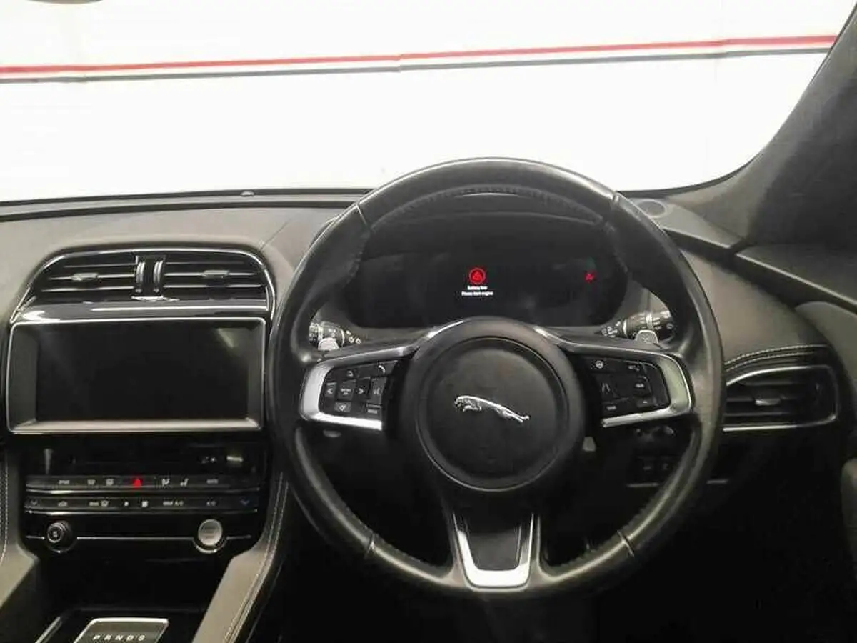 2020-jaguar-f-pace-20-i4d-chequered-flag-180ps-big-8