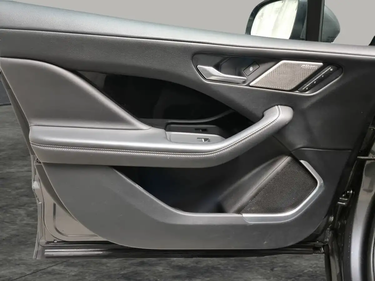 2019-jaguar-i-pace-ev400-hse-big-32