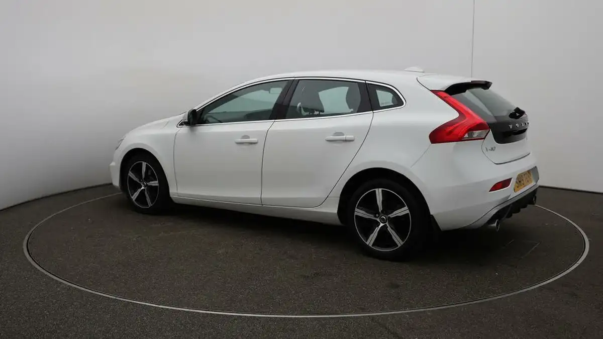 2019-volvo-v40-20-t2-r-design-big-34