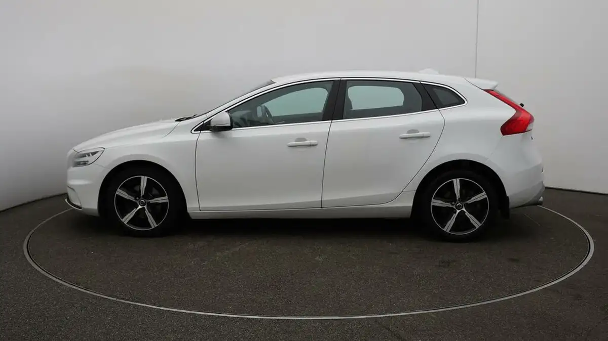 2019-volvo-v40-20-t2-r-design-big-62