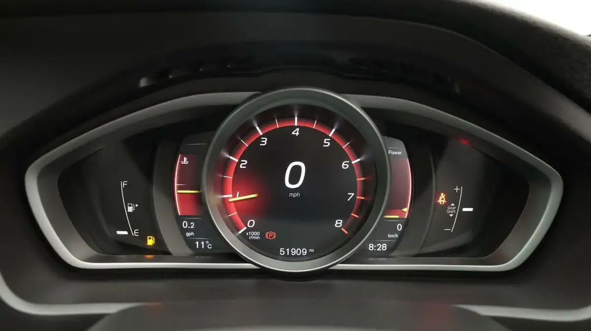 2019-volvo-v40-20-t2-r-design-big-10