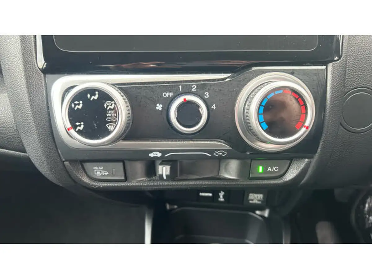2018-honda-jazz-13-i-vtec-se-cvt-big-19