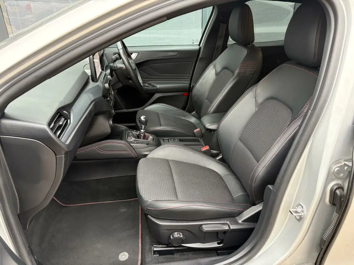 2019-ford-focus-10t-st-line-x-estate-big-25